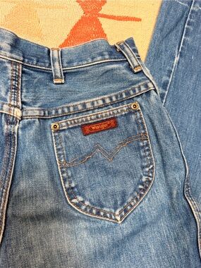 Vintage Distressed WRANGLER JEANS size 25
